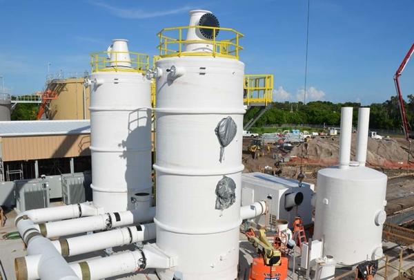 Machinery at Southwest 水 Reclamation Facility in St. 佛罗里达州圣彼得堡.